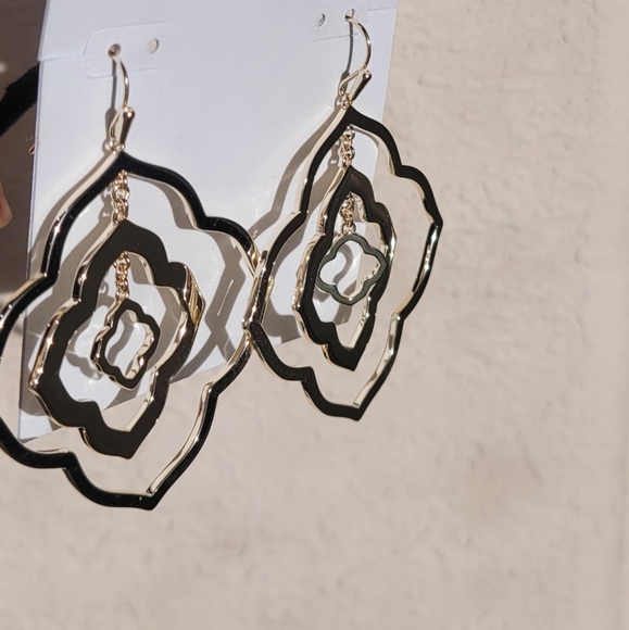 Rare Kendra Scott Gold Logo Statement Earrings - Picture 11 of 12